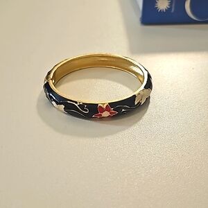 Vintage Gold Tone Enamel Flower Design Cuff Clamper Bracelet.